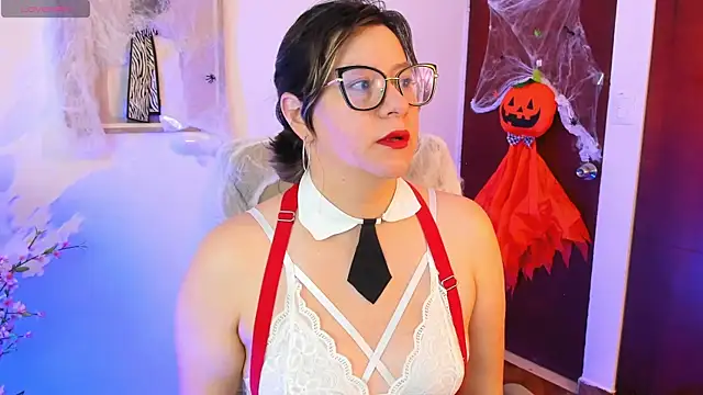 Chanelll Taylorr  online show from 10/26/25, 10:54