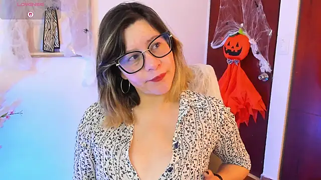 Chanelll Taylorr  online show from 10/27/25, 11:58