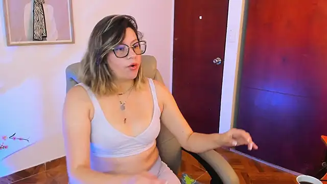 Chanelll Taylorr  online show from 11/14/25, 12:48