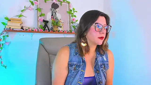 Chanelll Taylorr  online show from 03/08/26, 10:30