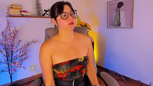 Chanelll Taylorr  online show from 06/02/26, 01:02