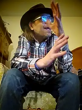 Snapshot of Geaux_Again chatting on 01/22/25, 06:20 Geaux Again online show from 01/22/25, 06:20