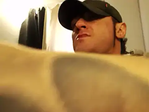 Snapshot of ballardbret chatting on 03/06/25, 07:25 ballardbret online show from 03/06/25, 07:25