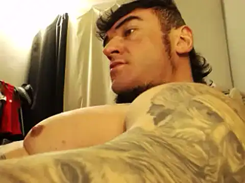 Snapshot of ballardbret chatting on 03/08/25, 04:12 ballardbret online show from 03/08/25, 04:12