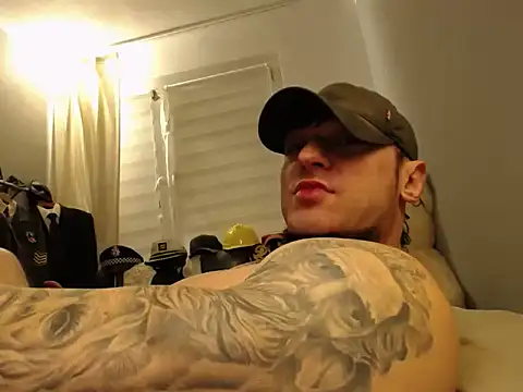 Snapshot of ballardbret chatting on 11/12/25, 01:39 ballardbret online show from 11/12/25, 01:39