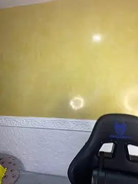 Snapshot of Lau_Beauty chatting on 02/04/25, 05:31 Lau Beauty online show from 02/04/25, 05:31