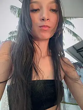 Snapshot of loly-yandere chatting on 02/05/25, 11:06 loly-yandere online show from 02/05/25, 11:06