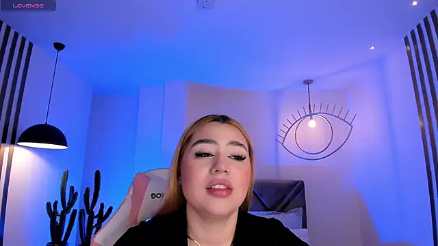 SamanthaKlein  online show from 12/05/25, 02:09