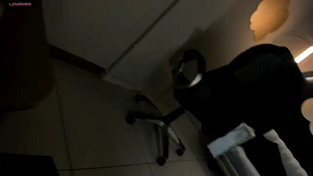 Snapshot of VictoriaMilan_ chatting on 02/01/25, 12:05 VictoriaMilan online show from 02/01/25, 12:05