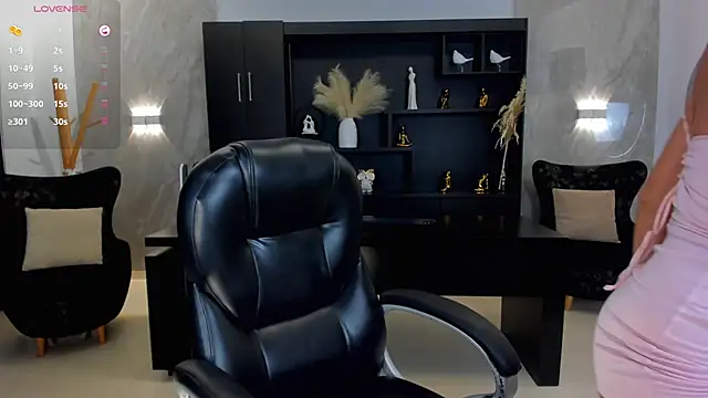 Snapshot of VictoriaMilan_ chatting on 03/05/25, 09:37 VictoriaMilan online show from 03/05/25, 09:37