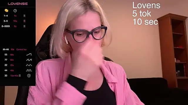 Snapshot of Sexy_Sweets chatting on 10/02/25, 08:05 Sexy Sweets online show from 10/02/25, 08:05