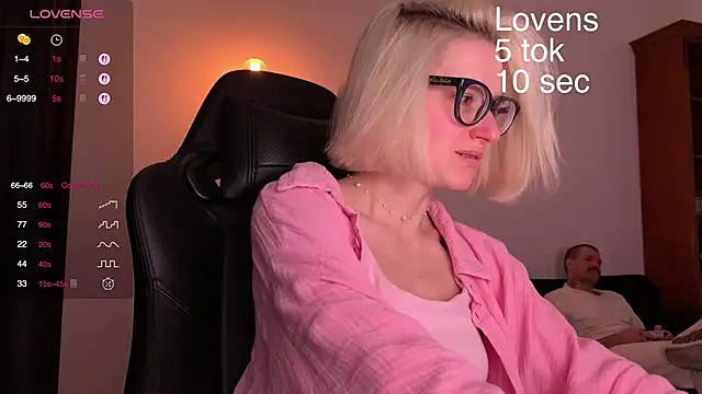 Snapshot of Sexy_Sweets chatting on 10/03/25, 06:16 Sexy Sweets online show from 10/03/25, 06:16