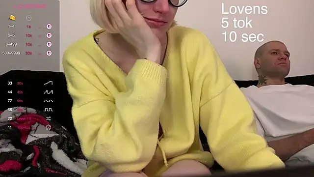Snapshot of Sexy_Sweets chatting on 10/14/25, 02:51 Sexy Sweets online show from 10/14/25, 02:51