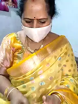 Snapshot of Rani_Darling_99 chatting on 01/14/25, 03:47 Rani Darling 99 online show from 01/14/25, 03:47