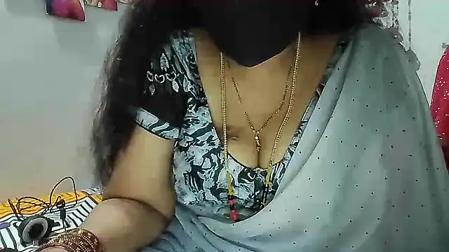 Snapshot of Rani_Darling_99 chatting on 10/04/25, 06:39 Rani Darling 99 online show from 10/04/25, 06:39