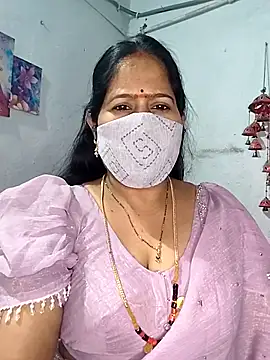 Snapshot of Rani_Darling_99 chatting on 10/22/25, 03:34 Rani Darling 99 online show from 10/22/25, 03:34