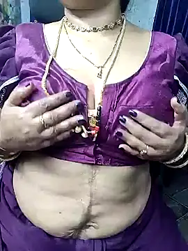 Snapshot of Rani_Darling_99 chatting on 02/17/26, 12:45 Rani Darling 99 online show from 02/17/26, 12:45