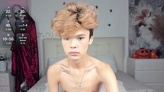 Felix Rey online show from 10/24/25, 03:41