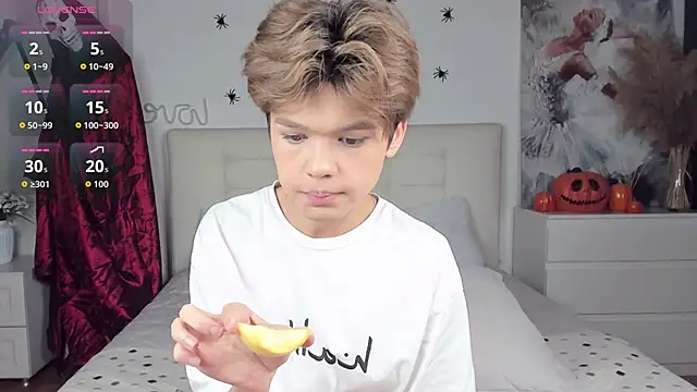 Felix Rey online show from 10/30/25, 10:21