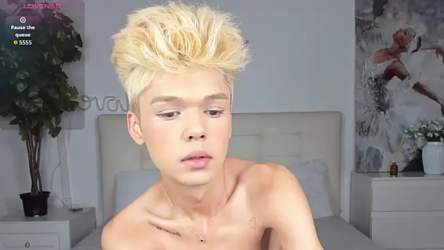 Felix Rey online show from 11/30/25, 04:00