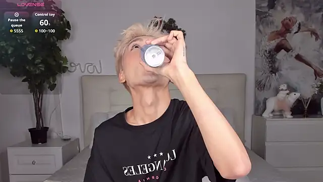 Felix Rey online show from 12/17/25, 05:52