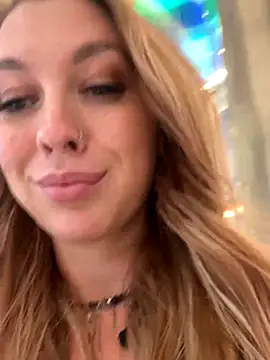 Snapshot of Sweet___Emily chatting on 12/03/24, 02:38 Sweet Emily online show from 12/03/24, 02:38