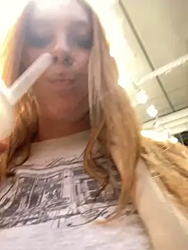 Snapshot of Sweet___Emily chatting on 12/10/24, 02:17 Sweet Emily online show from 12/10/24, 02:17