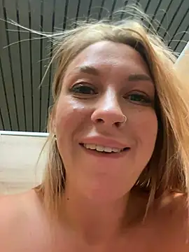 Snapshot of Sweet___Emily chatting on 12/10/24, 05:22 Sweet Emily online show from 12/10/24, 05:22