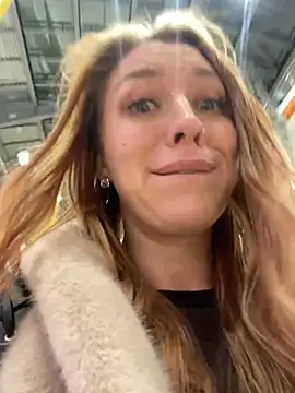 Snapshot of Sweet___Emily chatting on 12/14/24, 06:41 Sweet Emily online show from 12/14/24, 06:41