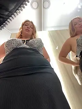 Snapshot of Sweet___Emily chatting on 12/15/24, 05:31 Sweet Emily online show from 12/15/24, 05:31