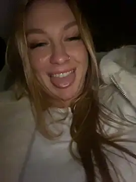 Snapshot of Sweet___Emily chatting on 12/18/24, 07:19 Sweet Emily online show from 12/18/24, 07:19