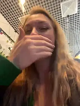 Snapshot of Sweet___Emily chatting on 12/20/24, 02:16 Sweet Emily online show from 12/20/24, 02:16