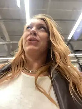 Snapshot of Sweet___Emily chatting on 12/28/24, 10:55 Sweet Emily online show from 12/28/24, 10:55