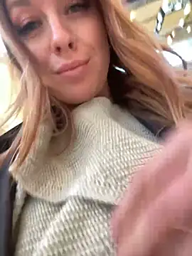 Snapshot of Sweet___Emily chatting on 01/11/25, 05:18 Sweet Emily online show from 01/11/25, 05:18