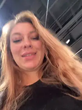 Snapshot of Sweet___Emily chatting on 01/14/25, 04:18 Sweet Emily online show from 01/14/25, 04:18