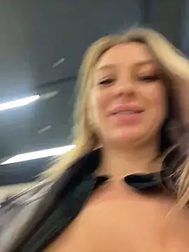 Snapshot of Sweet___Emily chatting on 01/15/25, 03:50 Sweet Emily online show from 01/15/25, 03:50