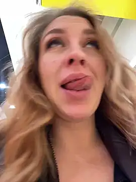 Snapshot of Sweet___Emily chatting on 01/27/25, 02:35 Sweet Emily online show from 01/27/25, 02:35