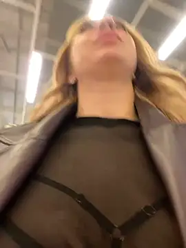 Snapshot of Sweet___Emily chatting on 02/08/25, 02:27 Sweet Emily online show from 02/08/25, 02:27