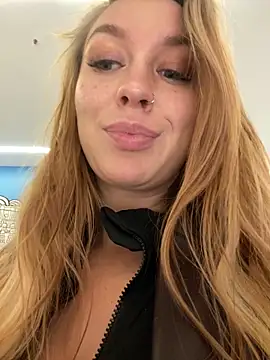 Snapshot of Sweet___Emily chatting on 02/11/25, 05:07 Sweet Emily online show from 02/11/25, 05:07