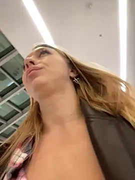 Snapshot of Sweet___Emily chatting on 02/16/25, 05:59 Sweet Emily online show from 02/16/25, 05:59