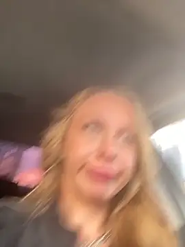 Snapshot of Sweet___Emily chatting on 10/07/25, 01:08 Sweet Emily online show from 10/07/25, 01:08