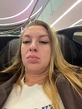 Snapshot of Sweet___Emily chatting on 11/12/25, 04:40 Sweet Emily online show from 11/12/25, 04:40