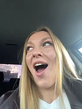 Snapshot of Sweet___Emily chatting on 11/14/25, 11:53 Sweet Emily online show from 11/14/25, 11:53