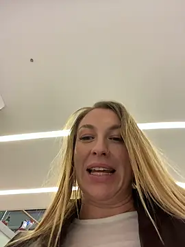 Snapshot of Sweet___Emily chatting on 11/24/25, 01:44 Sweet Emily online show from 11/24/25, 01:44