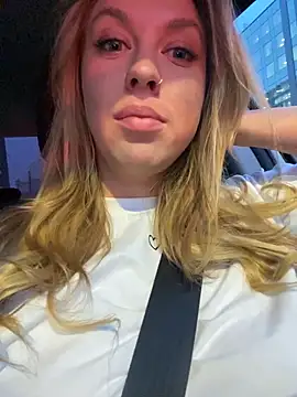 Snapshot of Sweet___Emily chatting on 12/15/25, 01:04 Sweet Emily online show from 12/15/25, 01:04