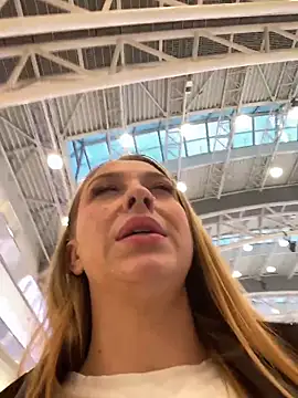 Snapshot of Sweet___Emily chatting on 12/22/25, 12:13 Sweet Emily online show from 12/22/25, 12:13