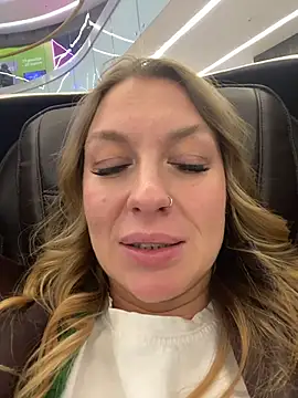 Snapshot of Sweet___Emily chatting on 01/11/26, 01:27 Sweet Emily online show from 01/11/26, 01:27