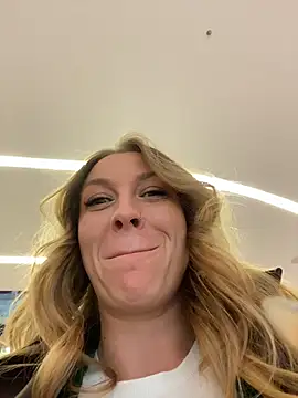 Snapshot of Sweet___Emily chatting on 01/12/26, 12:43 Sweet Emily online show from 01/12/26, 12:43