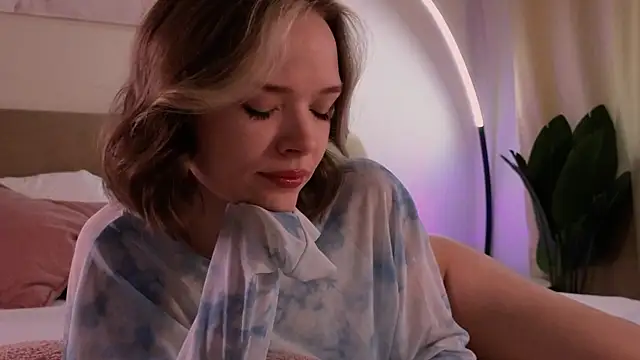 Eva Natsumi online show from 02/12/25, 09:31