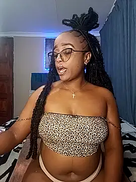 Queen-Chocolate online show from 11/21/25, 10:08